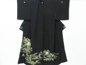 リサイクル　黒留袖　金彩　遠山に松・楓風景文　五つ紋入り　着物